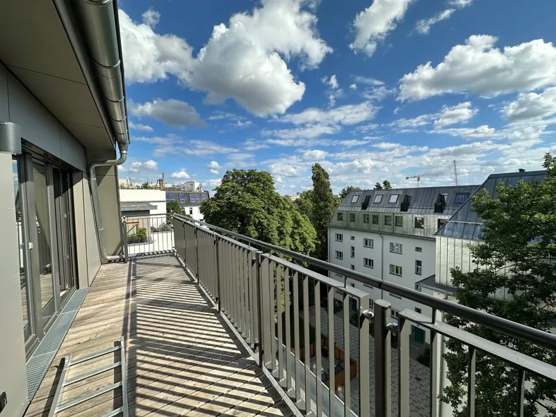 Helle 4-Zimmer-Maisonette mit großer Terrasse Prenzlauer-Berg, Dachgeschoss — photo 1